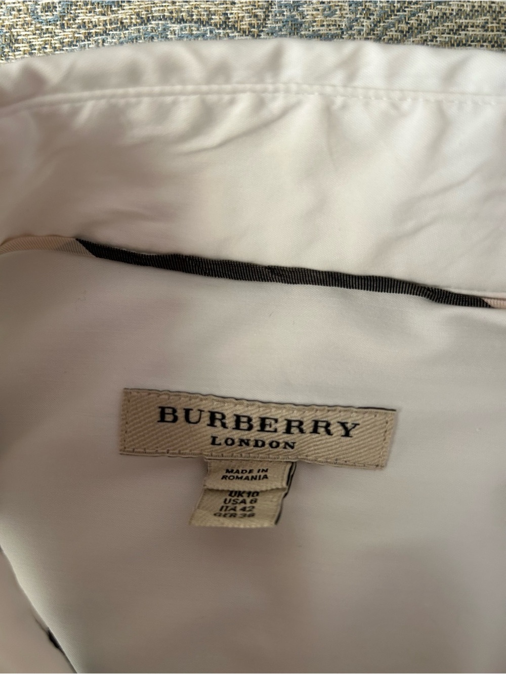 Burberry White Shirt with Black Trim - Picture 2 of 6